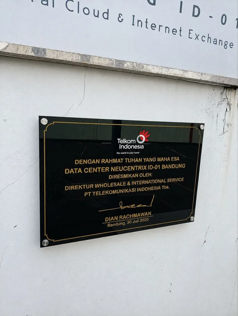 Plakat peresmian Data Center neuCentrix ID-01 Bandung milik Telkom Indonesia