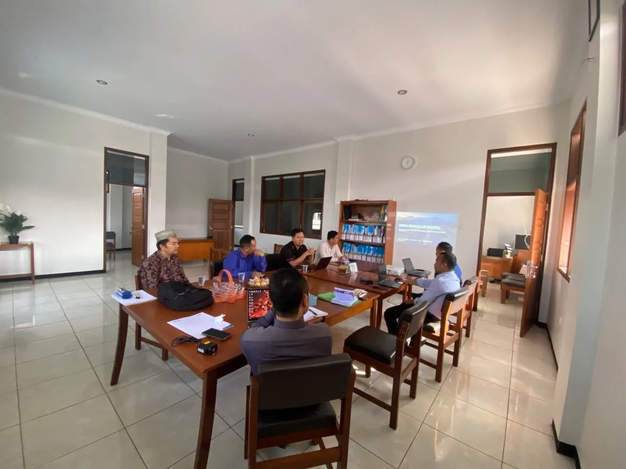 Kunjungan tim marketing dan direksi ke sekolah - foto 13