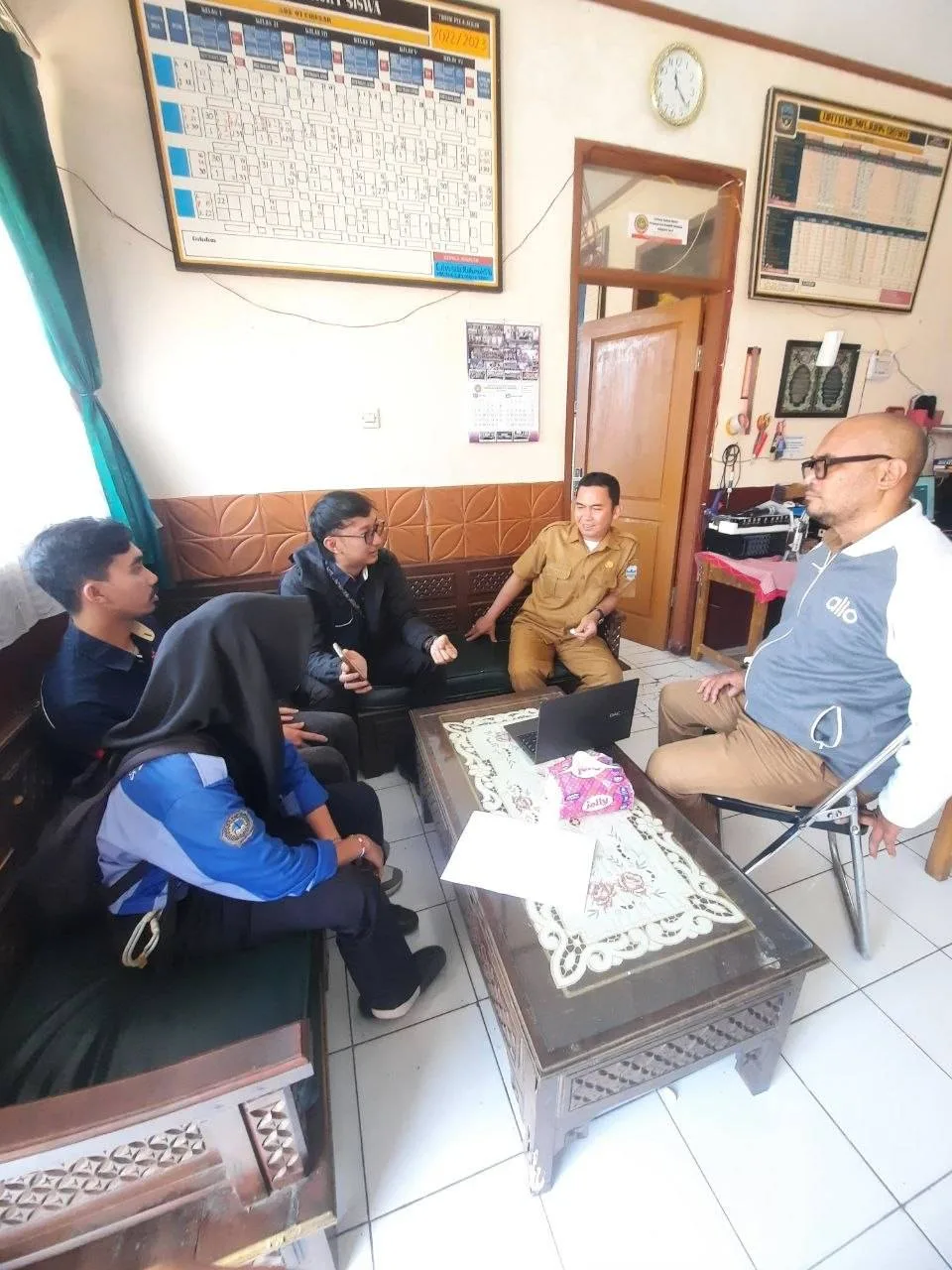 Kunjungan tim marketing dan direksi ke sekolah - foto 4