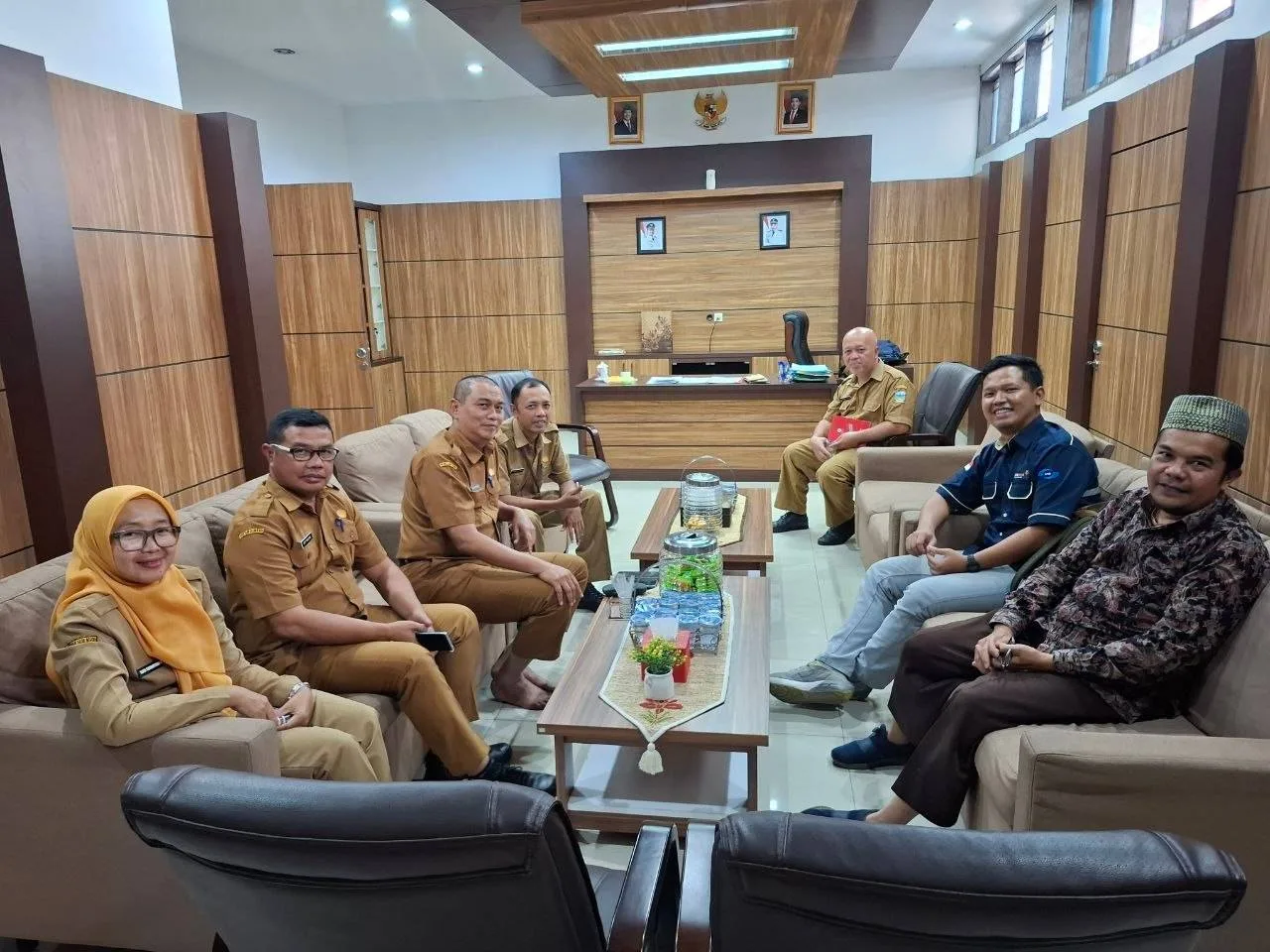 Kunjungan tim marketing dan direksi ke sekolah - foto 5