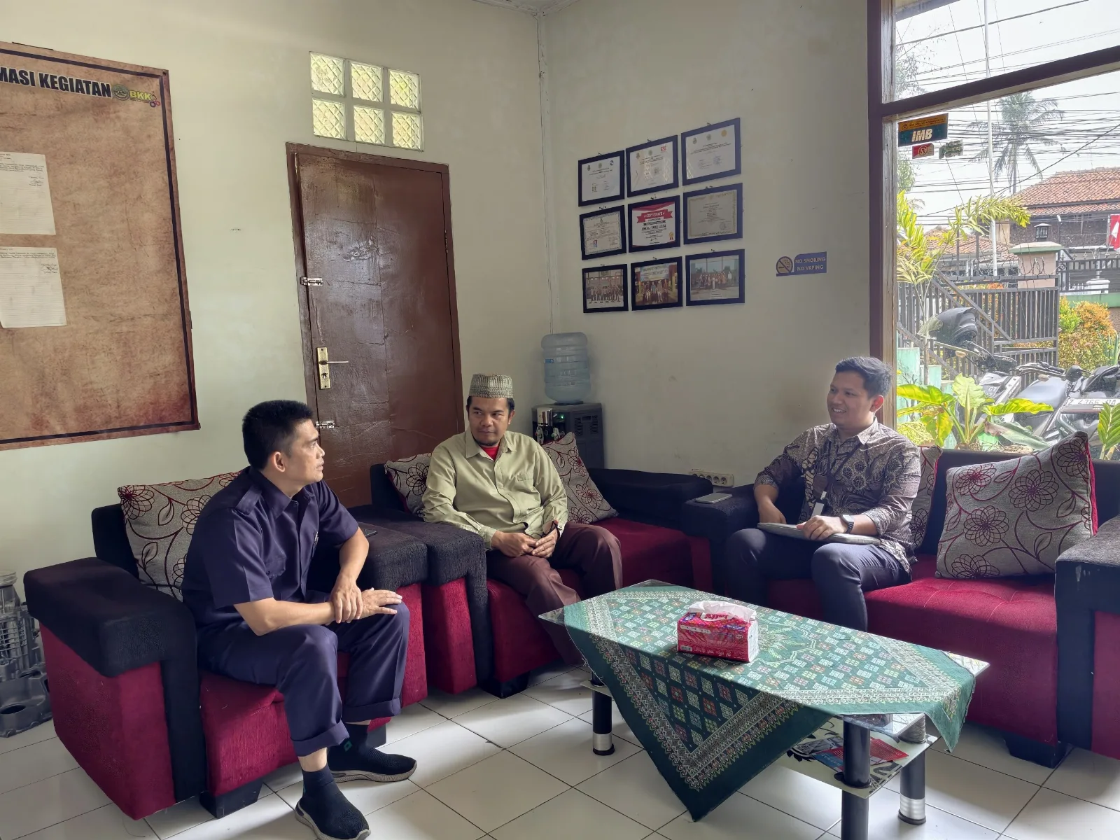 Kunjungan tim marketing dan direksi ke sekolah - foto 9